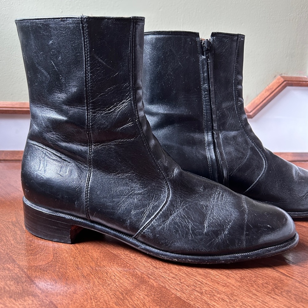 Men’s black leather Chelsea boots